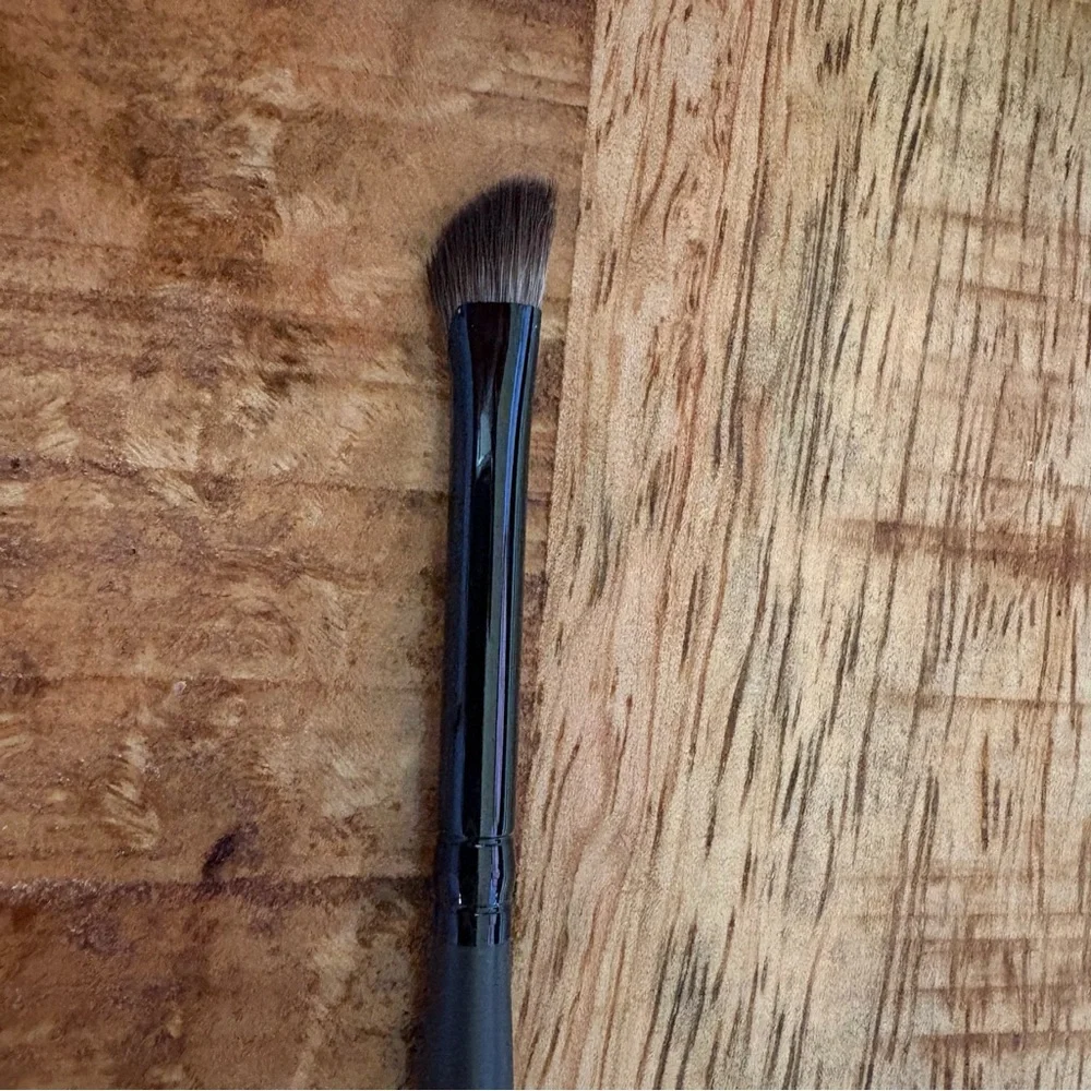 Details By Tati EX-6 Lifted Shadow Brush First Edition NWOT - Picture 3 of 7